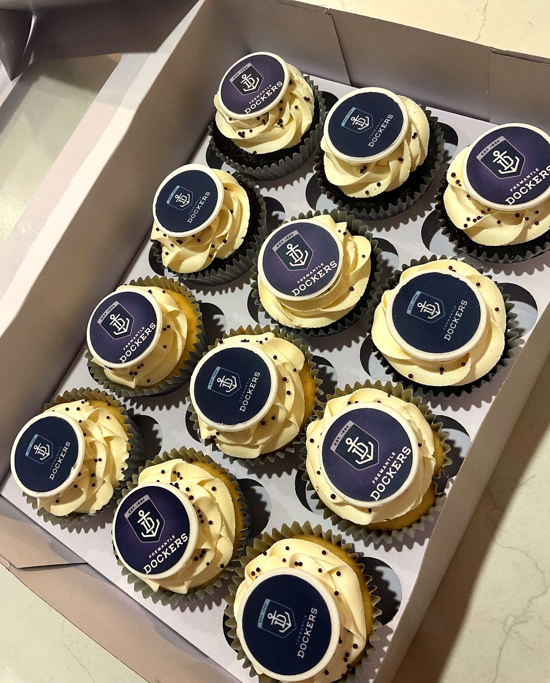 Fremantle Dockers cupcakes by Chanelle