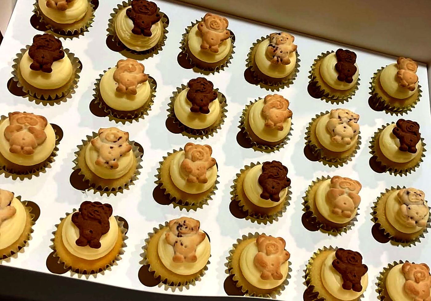 Mini teddy cupcakes by Chanelle